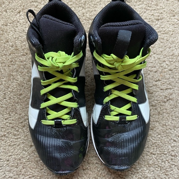 Under Armour cleats size 2Y - Picture 3 of 8